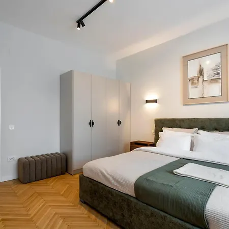 Stunning 4br - Grand Elegant Retreat In Historic Center 公寓 布加勒斯特