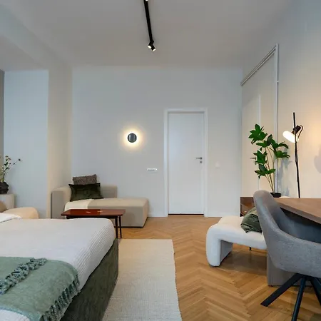 Stunning 4br - Grand Elegant Retreat In Historic Center 公寓 布加勒斯特