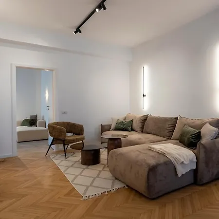Stunning 4br - Grand Elegant Retreat In Historic Center 公寓 布加勒斯特