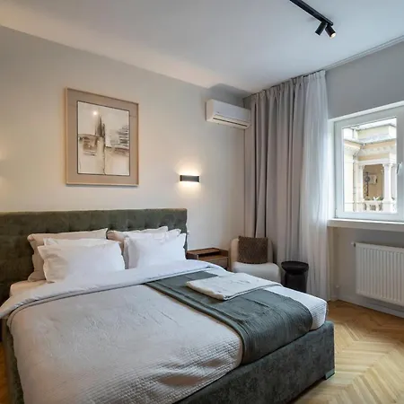 Stunning 4br - Grand Elegant Retreat In Historic Center *