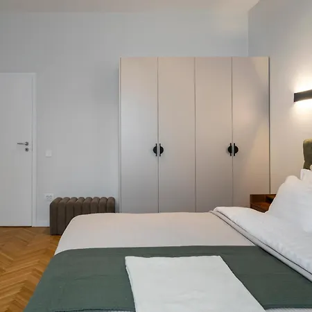 Stunning 4br - Grand Elegant Retreat In Historic Center 公寓 布加勒斯特