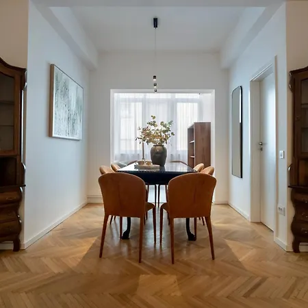Stunning 4br - Grand Elegant Retreat In Historic Center 公寓 布加勒斯特