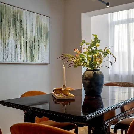 Stunning 4br - Grand Elegant Retreat In Historic Center
