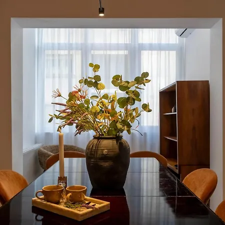 Stunning 4br - Grand Elegant Retreat In Historic Center *
