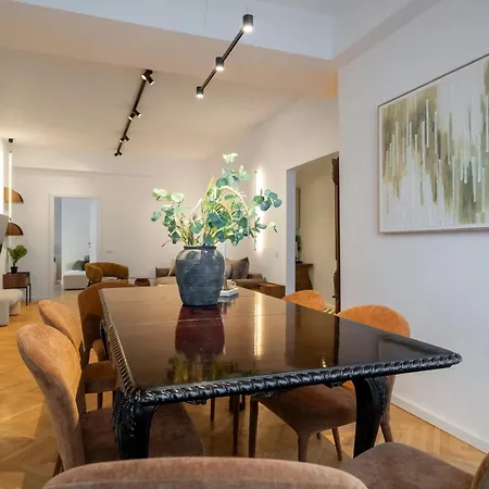 Stunning 4br - Grand Elegant Retreat In Historic Center 布加勒斯特