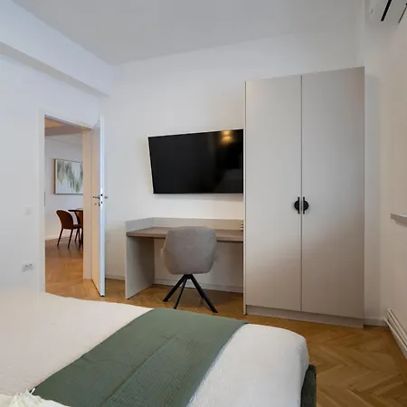 Stunning 4br - Grand Elegant Retreat In Historic Center 布加勒斯特