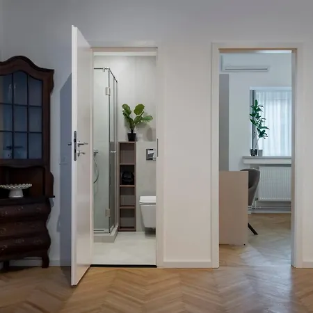 Stunning 4br - Grand Elegant Retreat In Historic Center 公寓 布加勒斯特